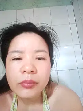 Ivy Trix2 online show from May 13, 2:42 am