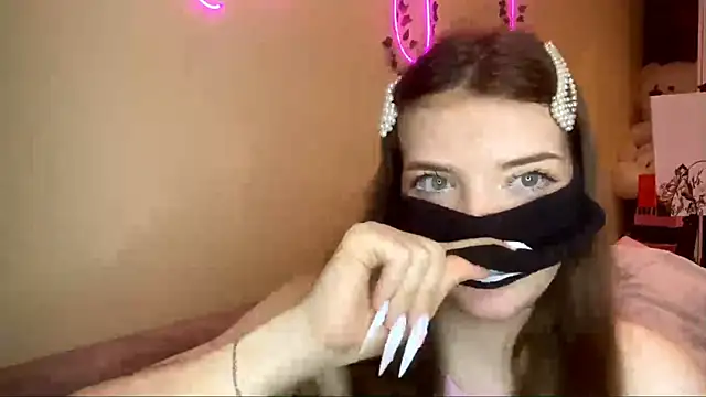 Snapshot of TracyDenoon chatting on April 1, 3:20 pm TracyDenoon online show from April 1, 3:20 pm