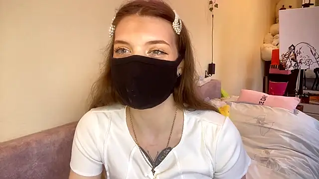 Snapshot of TracyDenoon chatting on April 2, 1:42 pm TracyDenoon online show from April 2, 1:42 pm