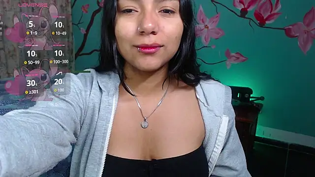 Snapshot of NoelleVireaux chatting on March 19, 11:36 am NoelleVireaux online show from March 19, 11:36 am