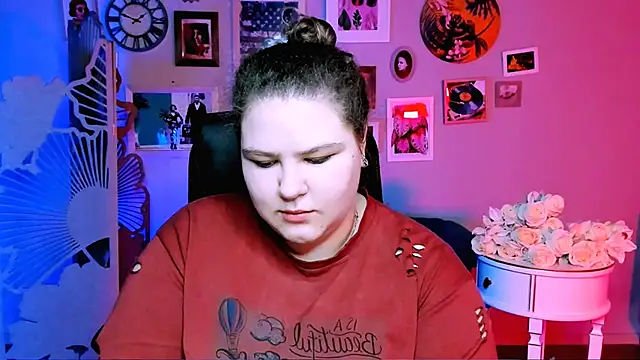 Snapshot of SofiRoce chatting on March 12, 8:20 am SofiRoce online show from March 12, 8:20 am