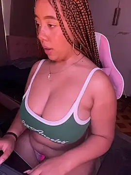 MorenaQueen- online show from April 4, 8:39 pm