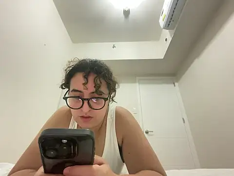 yassiestar online show from March 26, 6:35 pm