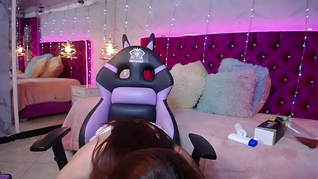 Snapshot of victoriaPrins chatting on April 1, 2:56 am victoriaPrins online show from April 1, 2:56 am