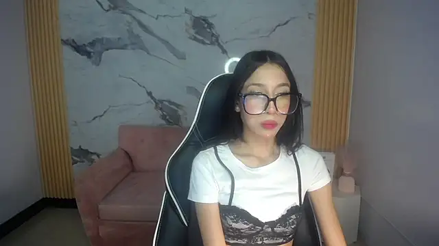 Snapshot of Roma_ch1 chatting on April 1, 12:50 pm Roma ch1 online show from April 1, 12:50 pm