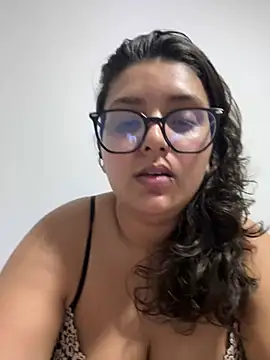 Snapshot of midsize_94 chatting on April 3, 11:58 pm midsize 94 online show from April 3, 11:58 pm