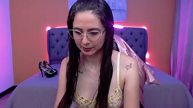 Snapshot of alexaneuer chatting on March 31, 1:00 pm alexaneuer online show from March 31, 1:00 pm