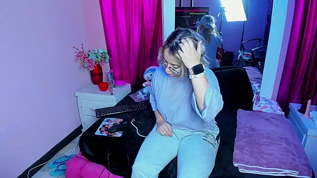 Snapshot of Maky_Coss chatting on March 3, 1:17 pm Maky Coss online show from March 3, 1:17 pm