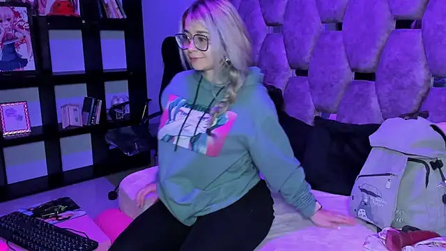 Snapshot of Maky_Coss chatting on March 12, 1:17 pm Maky Coss online show from March 12, 1:17 pm