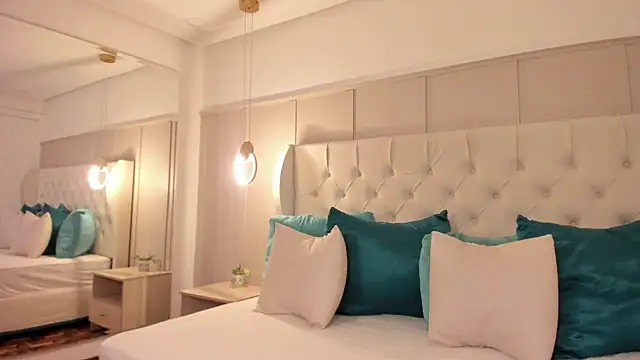 raquel mooon online show from March 27, 5:01 pm