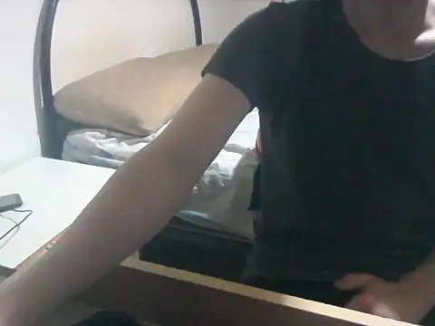 Snapshot of baddboy19 chatting on May 24, 1:43 am baddboy19 online show from May 24, 1:43 am