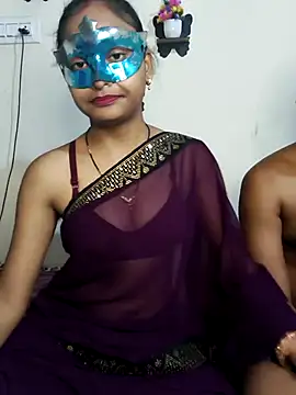 Snapshot of Sweet_Cpl_ chatting on April 17, 11:52 pm Sweet Cpl online show from April 17, 11:52 pm