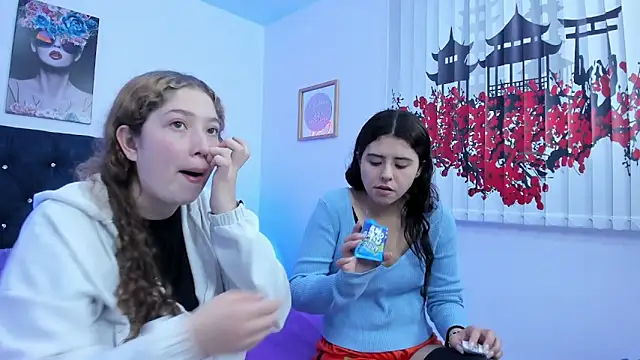 Snapshot of valeria_and_zoe chatting on March 6, 5:20 pm valeria and zoe online show from March 6, 5:20 pm