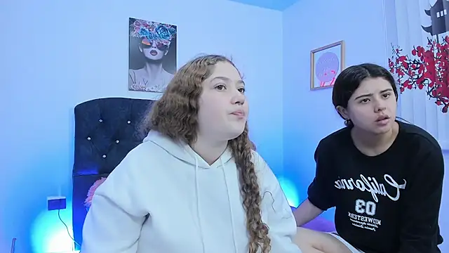 Snapshot of valeria_and_zoe chatting on March 11, 2:34 pm valeria and zoe online show from March 11, 2:34 pm