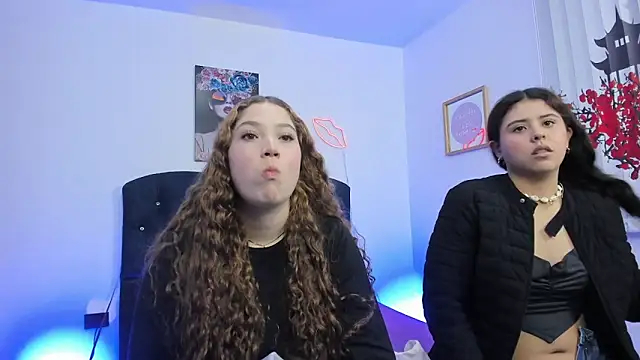 Snapshot of valeria_and_zoe chatting on March 17, 2:42 pm valeria and zoe online show from March 17, 2:42 pm