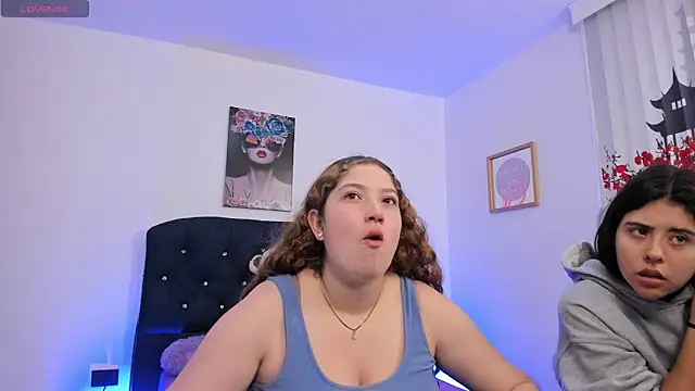 Snapshot of valeria_and_zoe chatting on March 25, 5:52 pm valeria and zoe online show from March 25, 5:52 pm