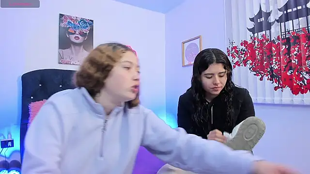 Snapshot of valeria_and_zoe chatting on March 30, 1:45 pm valeria and zoe online show from March 30, 1:45 pm