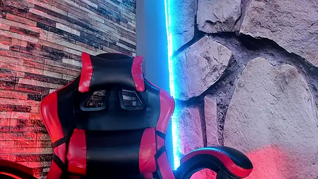 Snapshot of _Macadamiia_ chatting on March 21, 8:19 am Macadamiia online show from March 21, 8:19 am