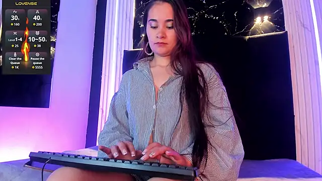 Snapshot of _Macadamiia_ chatting on March 23, 12:09 pm Macadamiia online show from March 23, 12:09 pm