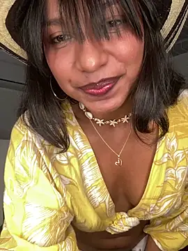 Eloise aksnes online show from June 4, 4:40 am