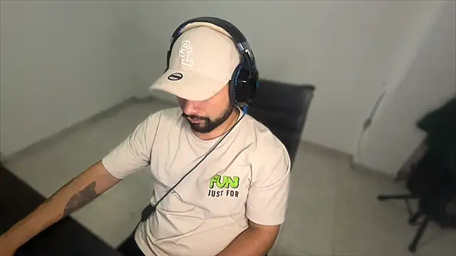Snapshot of Zion_draftt chatting on May 6, 3:57 am Zion draftt online show from May 6, 3:57 am