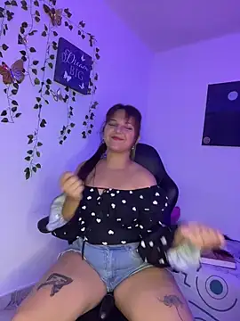 Snapshot of aurora_bela chatting on March 5, 11:45 pm aurora bela online show from March 5, 11:45 pm