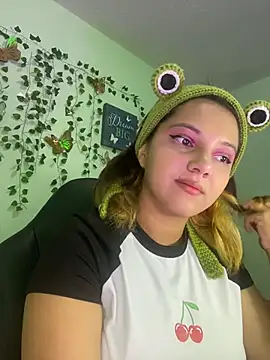 Snapshot of aurora_bela chatting on March 17, 10:51 am aurora bela online show from March 17, 10:51 am