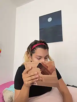 Snapshot of aurora_bela chatting on March 26, 6:13 pm aurora bela online show from March 26, 6:13 pm