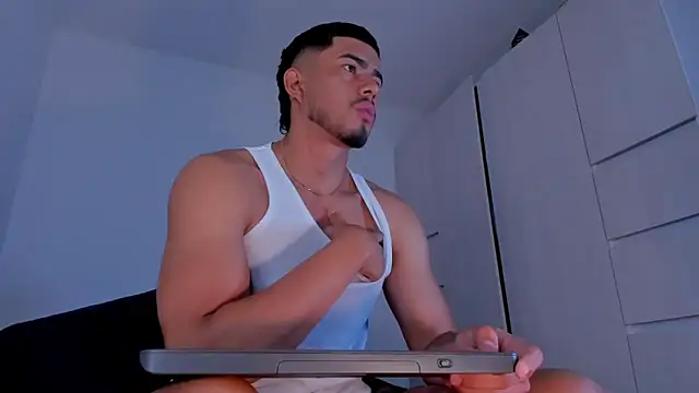 Snapshot of THADEO_KING2 chatting on March 23, 1:26 pm THADEO KING2 online show from March 23, 1:26 pm