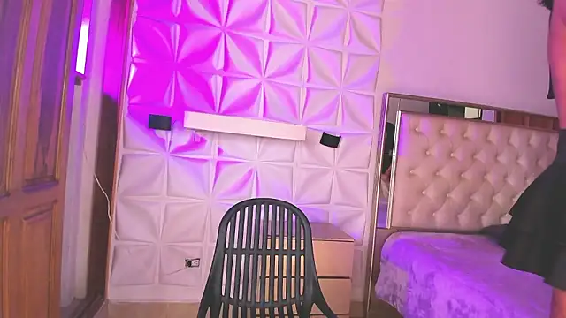 Snapshot of Miss_ElektraNova chatting on March 11, 8:59 pm Miss ElektraNova online show from March 11, 8:59 pm