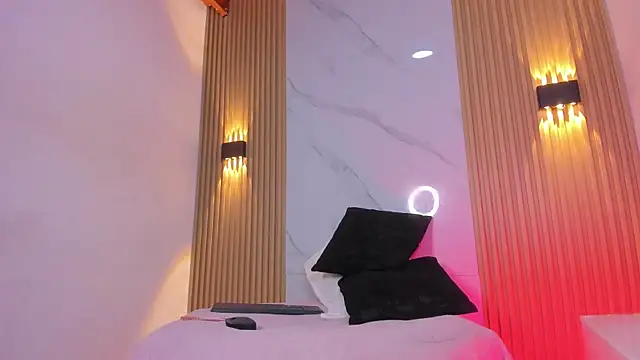 Snapshot of Miss_ElektraNova chatting on March 31, 12:12 am Miss ElektraNova online show from March 31, 12:12 am