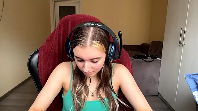 PluralPalaver online show from April 3, 8:01 am