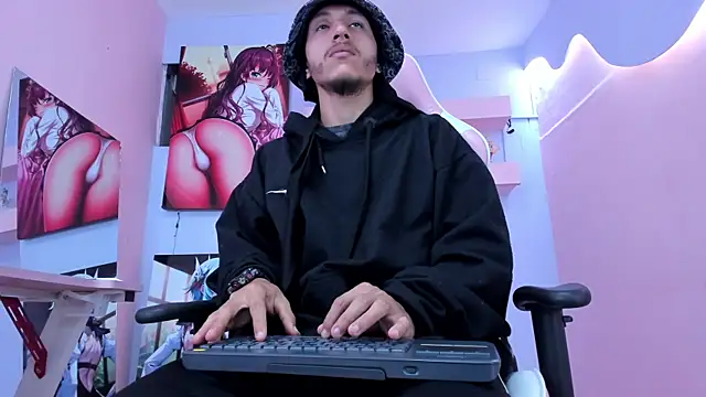 DanteLuxx online show from May 13, 4:43 am