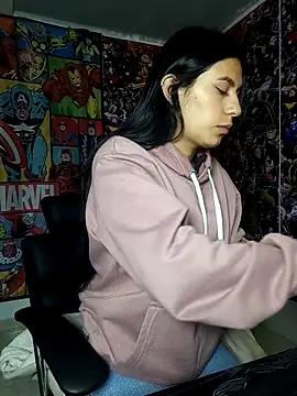 Snapshot of charlottte_wh chatting on March 6, 9:06 am charlottte wh online show from March 6, 9:06 am