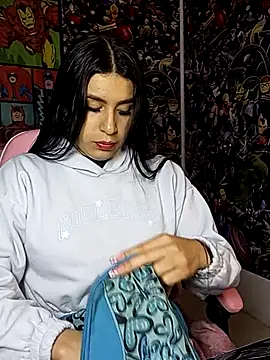 Snapshot of charlottte_wh chatting on March 20, 9:25 am charlottte wh online show from March 20, 9:25 am