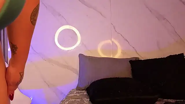 Snapshot of RashoomQueen chatting on March 15, 3:01 am RashoomQueen online show from March 15, 3:01 am