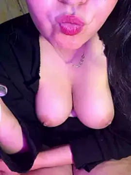 Sexy Lolii online show from May 2, 6:35 pm