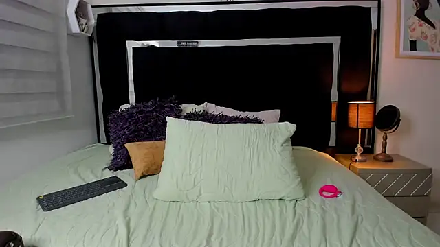 Tiana moon online show from May 15, 11:01 pm