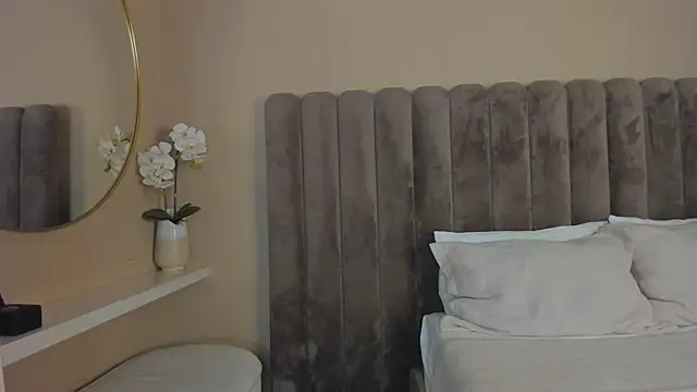 SofiBaez online show from May 9, 12:10 pm