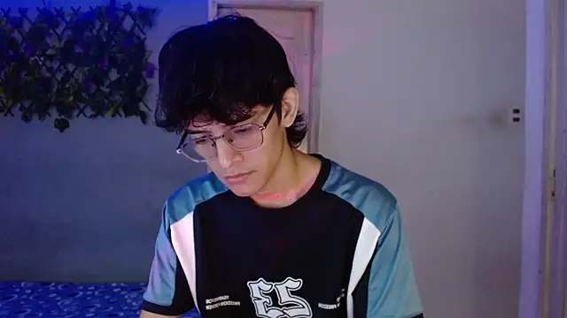 noah millerx online show from March 13, 4:41 am