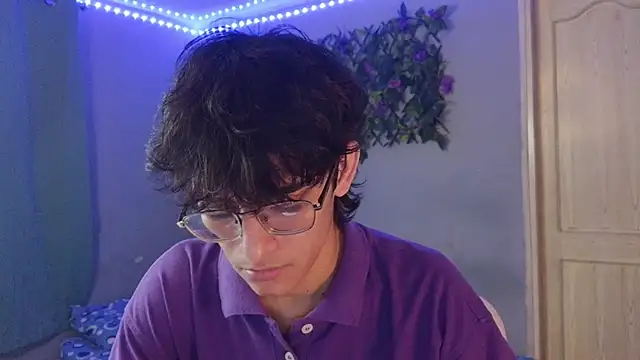 noah millerx online show from March 18, 5:54 am