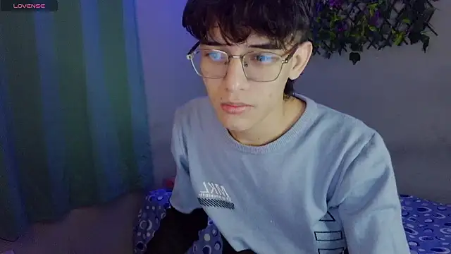 noah millerx online show from March 31, 4:13 am