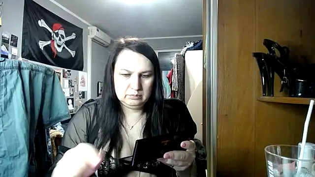 Snapshot of EvaBeautyXx chatting on March 8, 8:45 pm EvaBeautyXx online show from March 8, 8:45 pm