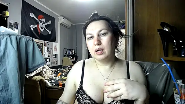 Snapshot of EvaBeautyXx chatting on March 11, 9:43 pm EvaBeautyXx online show from March 11, 9:43 pm