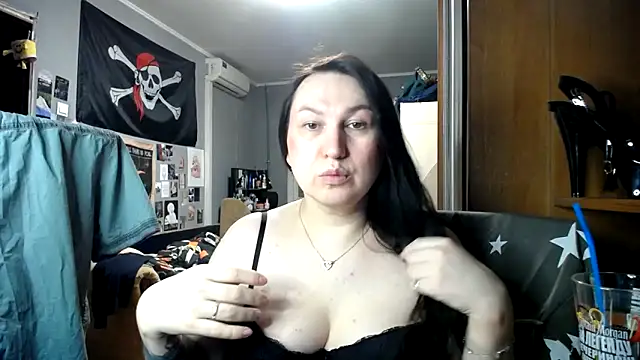 Snapshot of EvaBeautyXx chatting on March 13, 6:14 pm EvaBeautyXx online show from March 13, 6:14 pm