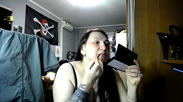 Snapshot of EvaBeautyXx chatting on March 23, 9:30 pm EvaBeautyXx online show from March 23, 9:30 pm