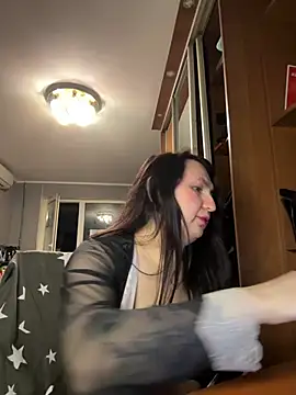 Snapshot of EvaBeautyXx chatting on April 5, 12:41 am EvaBeautyXx online show from April 5, 12:41 am