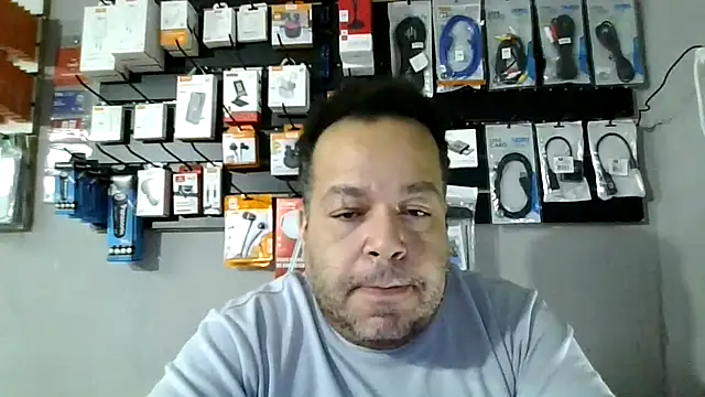 Snapshot of UrsoBissexualPauGrosso chatting on April 17, 5:21 am UrsoBissexualPauGrosso online show from April 17, 5:21 am