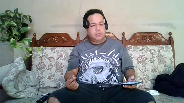 Snapshot of UrsoBissexualPauGrosso chatting on May 13, 4:48 pm UrsoBissexualPauGrosso online show from May 13, 4:48 pm