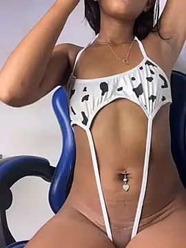 Maddie 7 online show from April 1, 2:56 am